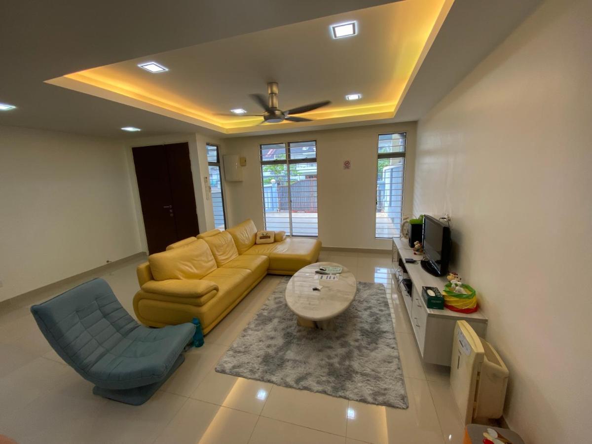 Entire Residential Home•Jia Residences Bkt Serdang沙登温暖的家 Seri Kembangan Zewnętrze zdjęcie