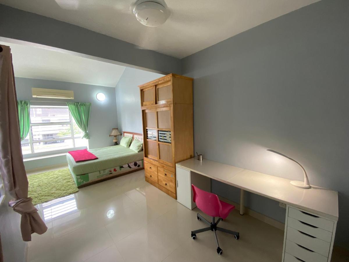 Entire Residential Home•Jia Residences Bkt Serdang沙登温暖的家 Seri Kembangan Zewnętrze zdjęcie
