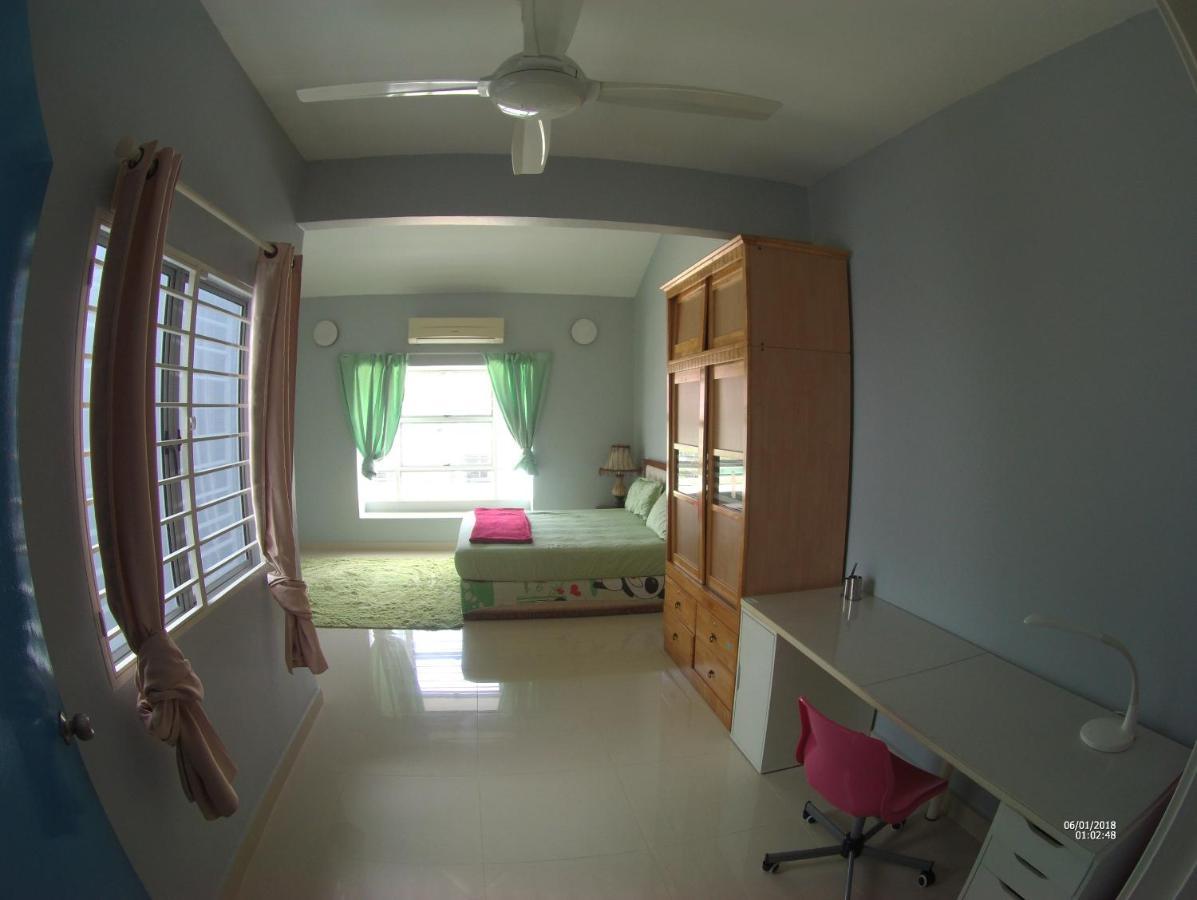 Entire Residential Home•Jia Residences Bkt Serdang沙登温暖的家 Seri Kembangan Zewnętrze zdjęcie