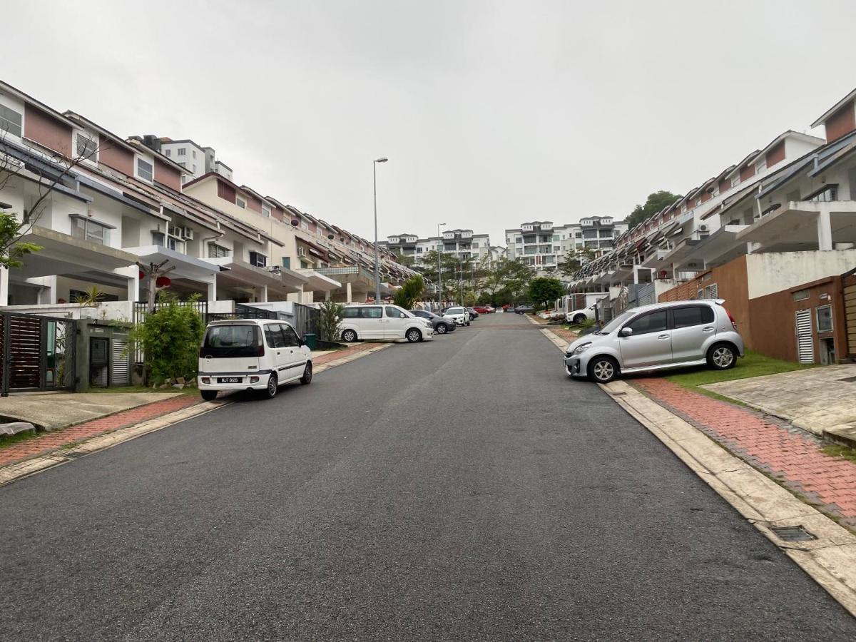 Entire Residential Home•Jia Residences Bkt Serdang沙登温暖的家 Seri Kembangan Zewnętrze zdjęcie