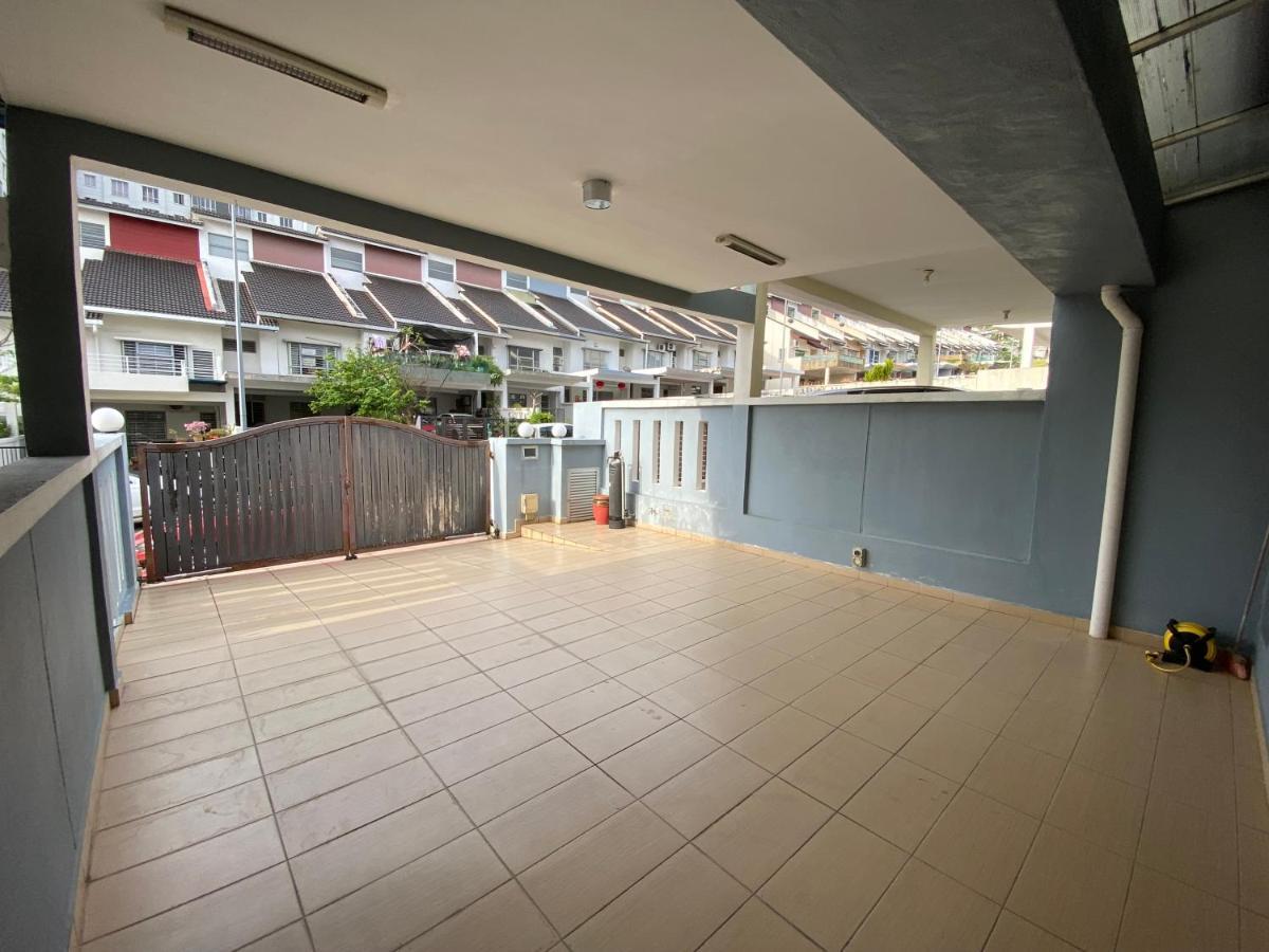 Entire Residential Home•Jia Residences Bkt Serdang沙登温暖的家 Seri Kembangan Zewnętrze zdjęcie