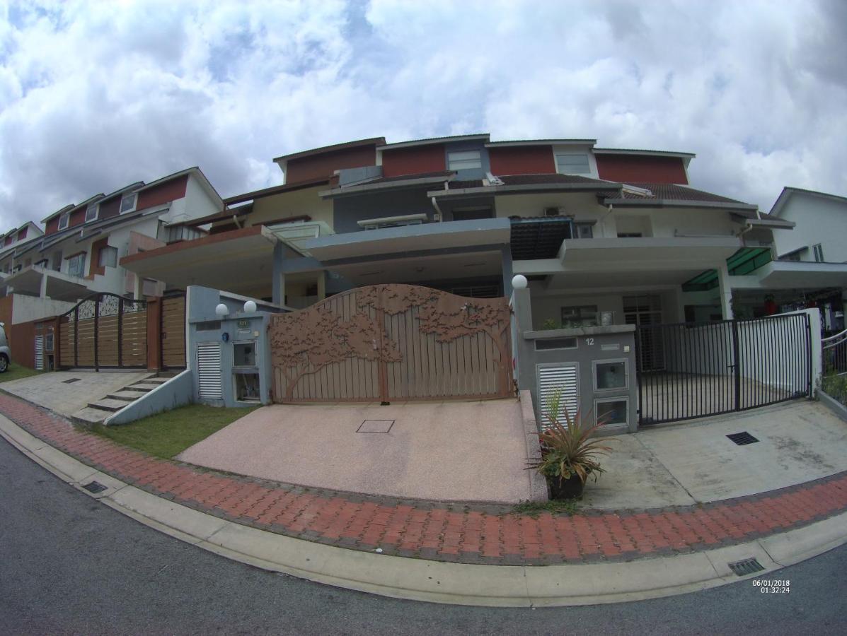 Entire Residential Home•Jia Residences Bkt Serdang沙登温暖的家 Seri Kembangan Zewnętrze zdjęcie