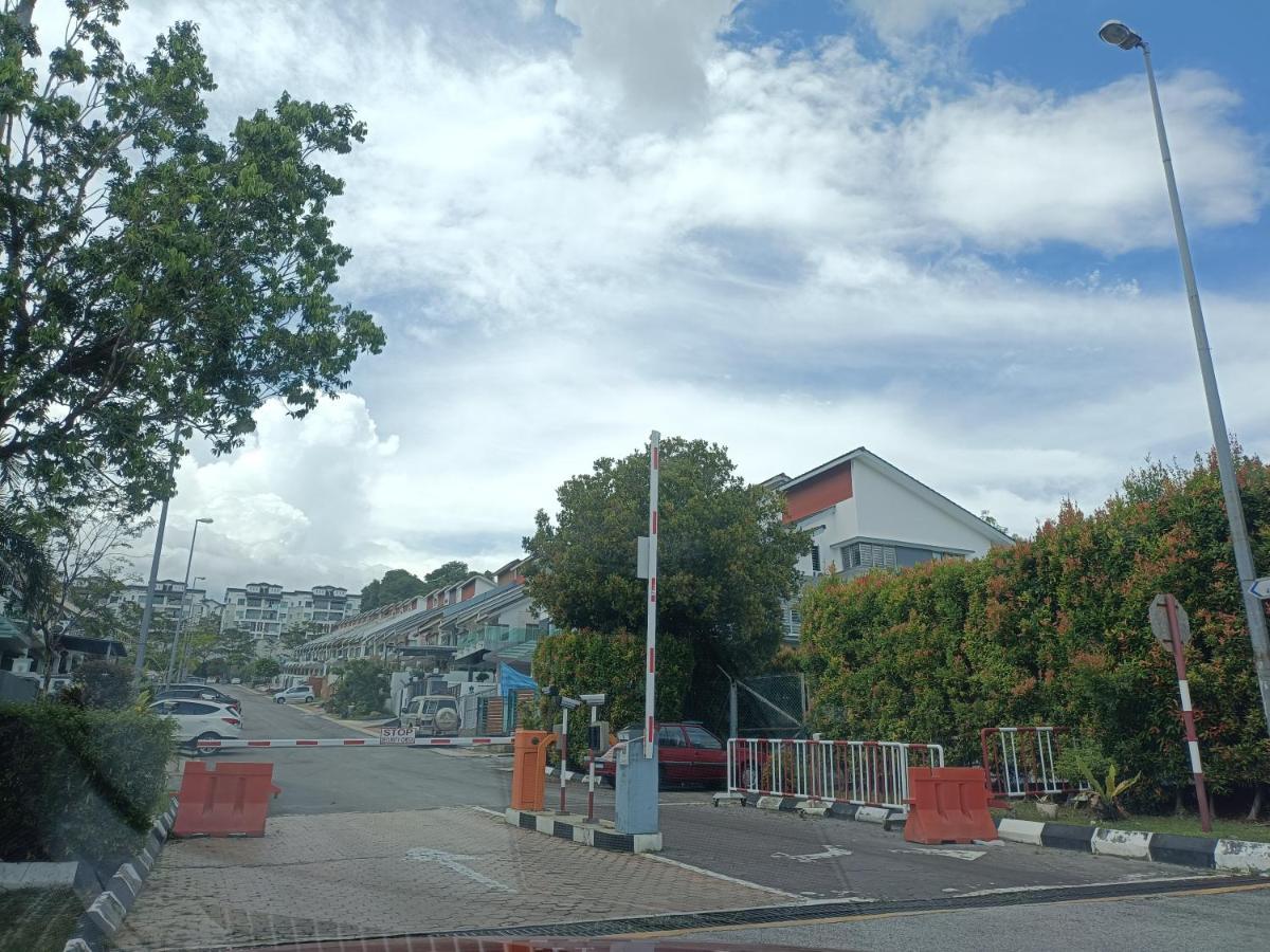 Entire Residential Home•Jia Residences Bkt Serdang沙登温暖的家 Seri Kembangan Zewnętrze zdjęcie